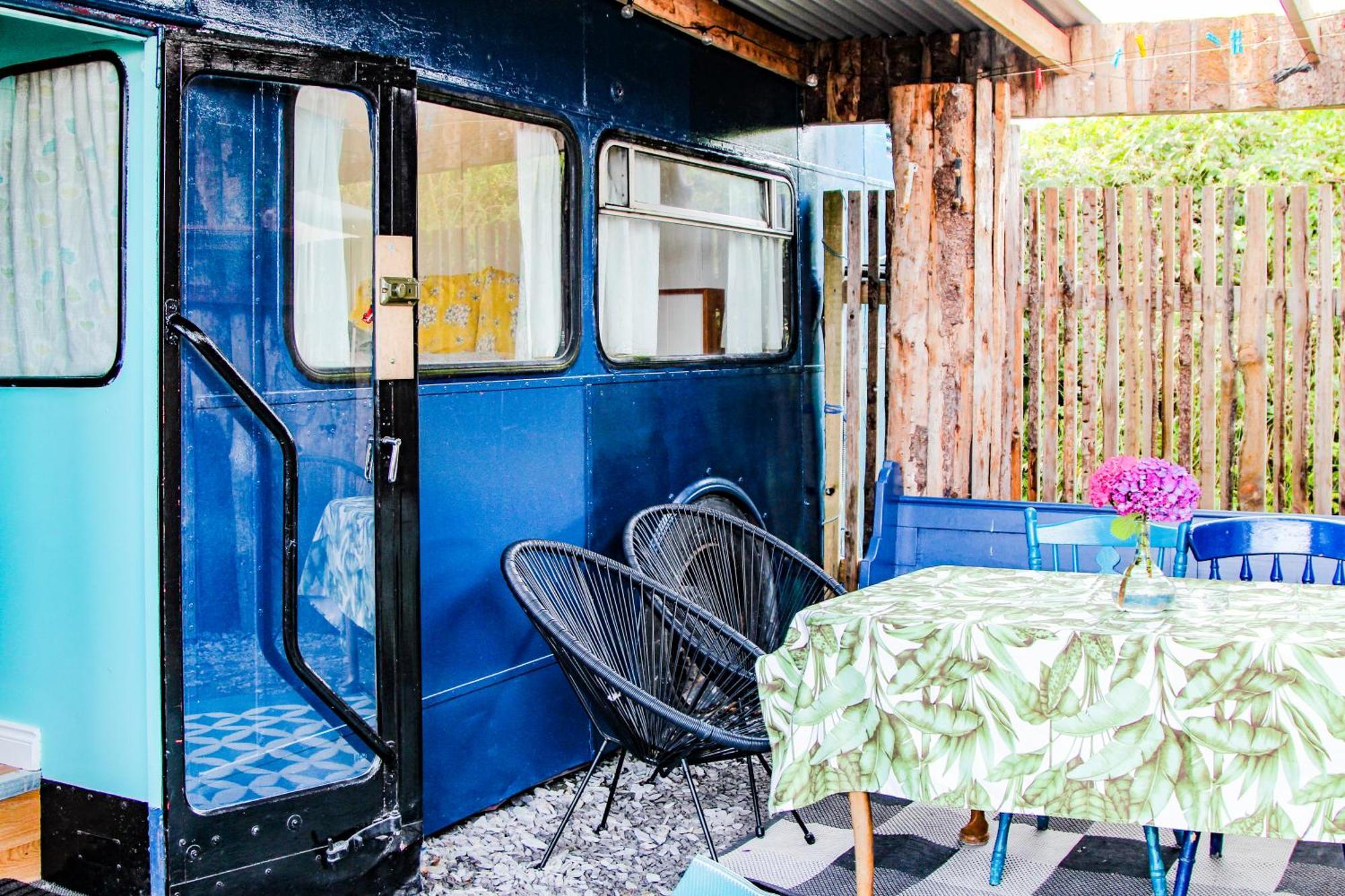 فندق Double Decker Bus At Valentia Island Escape Chapeltown المظهر الخارجي الصورة