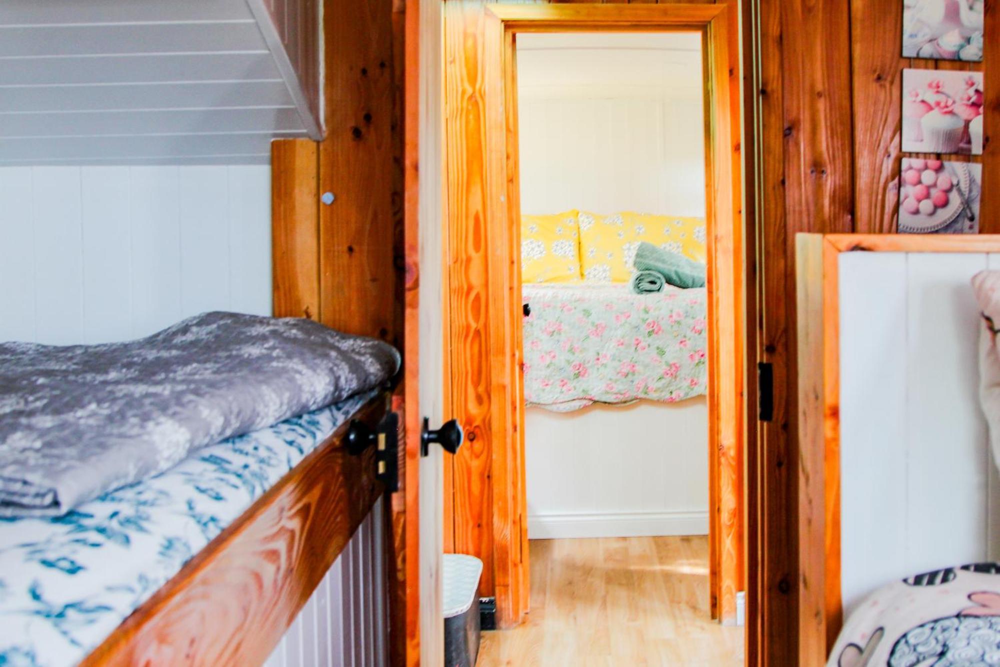 فندق Double Decker Bus At Valentia Island Escape Chapeltown المظهر الخارجي الصورة