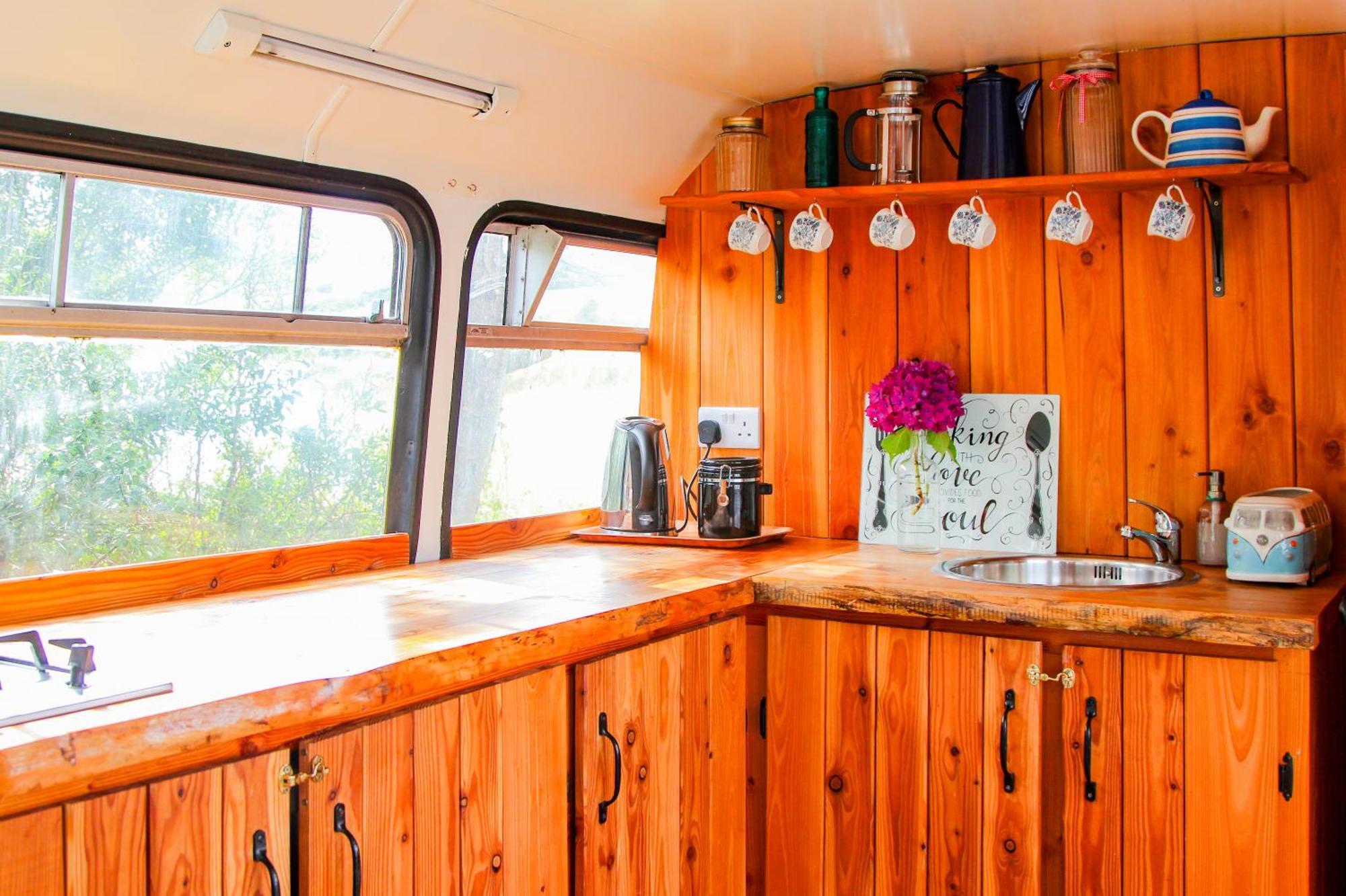 فندق Double Decker Bus At Valentia Island Escape Chapeltown المظهر الخارجي الصورة