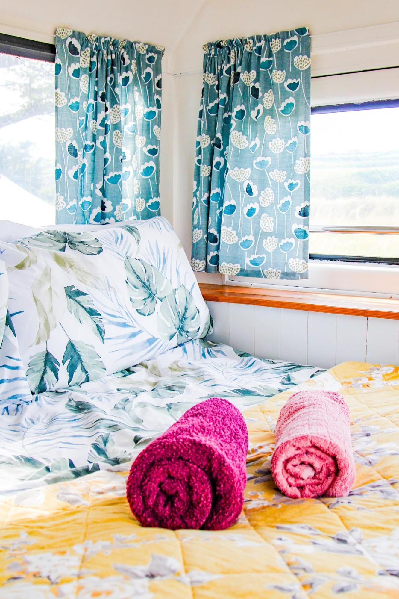 فندق Double Decker Bus At Valentia Island Escape Chapeltown المظهر الخارجي الصورة